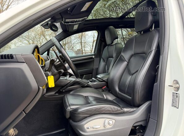WP1AA2A21JKA02261 2018 PORSCHE CAYENNE Белый Вид сзади