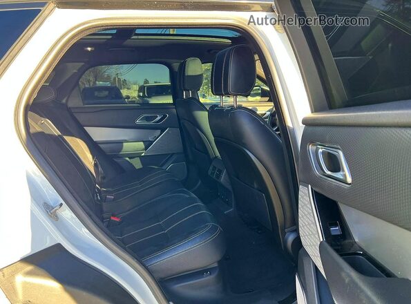SALYL2RV3JA743387 2018 LAND ROVER RANGE ROVER Белый Вид салона спереди