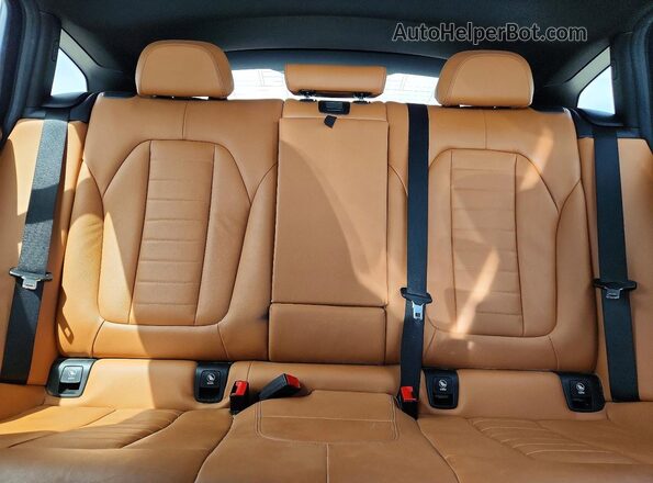 5UX2V1C03M9H38079 2021 BMW X4 Белый Вид задней части салона