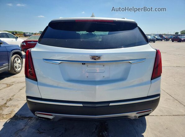 1GYKNCR45MZ108644 2021 CADILLAC XT5 Белый Вид салона спереди