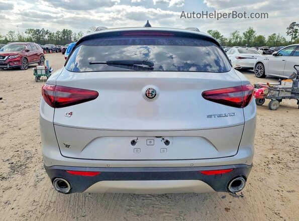 ZASFAKNN8J7B92646 2018 ALFA ROMEO STELVIO Silver Widok wnętrza z przodu
