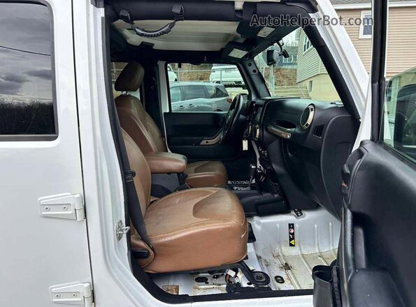 1C4BJWEG9HL537281 2017 JEEP WRANGLER White Widok deski rozdzielczej