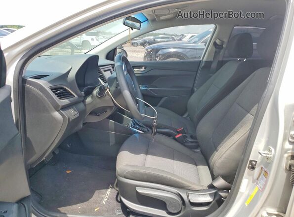 3KPC24A34JE018470 2018 HYUNDAI ACCENT Серебряный Вид панели приборов