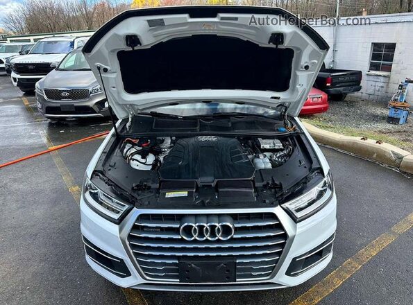 WA1LAAF78JD045051 2018 AUDI Q7 White Widok zestawu wskaźników