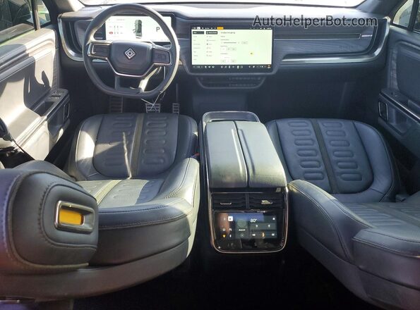 7FCTGAAL1NN009723 2022 RIVIAN R1T Black Առջևի վահանակի տեսք