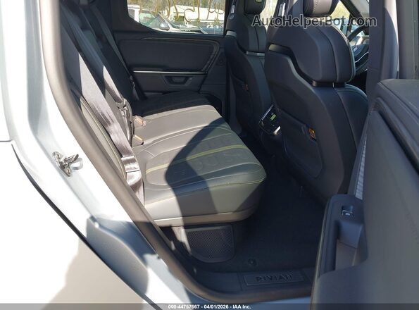 7FCTGCAAXTN045126 2026 RIVIAN R1T Silver Vista de la etiqueta del VIN