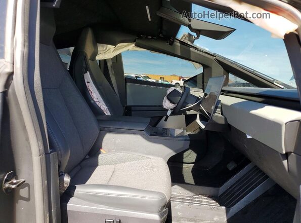 7G2CEGEC9SA077409 2025 TESLA CYBERTRUCK Серебряный Вид салона спереди