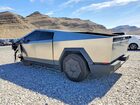 2025 Tesla Cybertruck Серебряный vin: 7G2CEGEC9SA077409