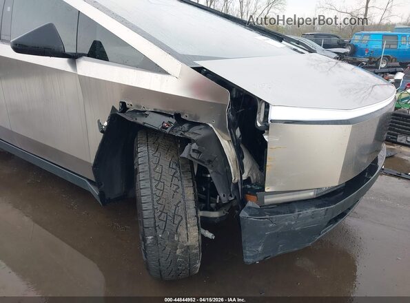 7G2CEHED0SA062523 2025 TESLA CYBERTRUCK Silver Vista frontal