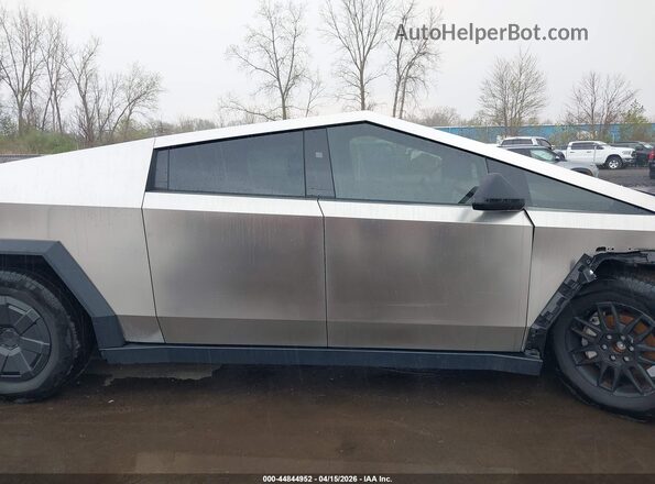 7G2CEHED0SA062523 2025 TESLA CYBERTRUCK Silver Vista interior de 360 grados
