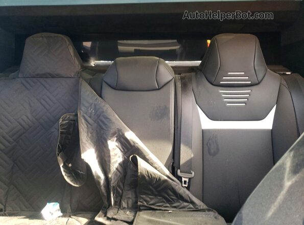 7G2CEHED3SA075055 2025 TESLA CYBERTRUCK Серебряный Вид задних сидений