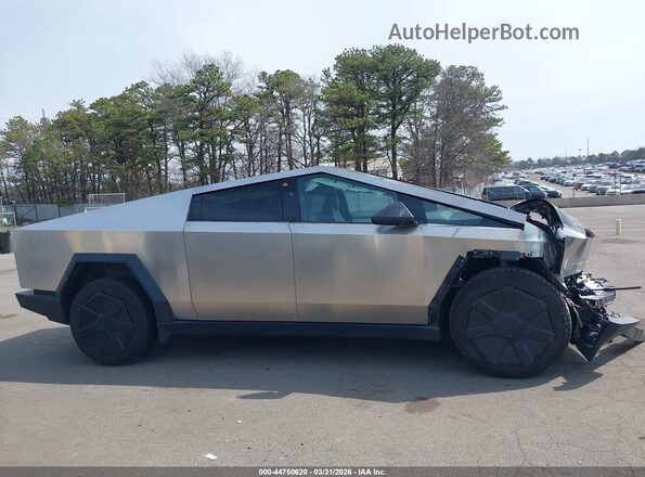 7G2CEHED4SA060001 2025 TESLA CYBERTRUCK Silver Widok zestawu wskaźników