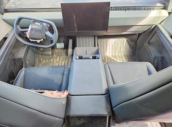 7G2CEHED7SA080663 2025 TESLA CYBERTRUCK Серебряный Вид панели приборов