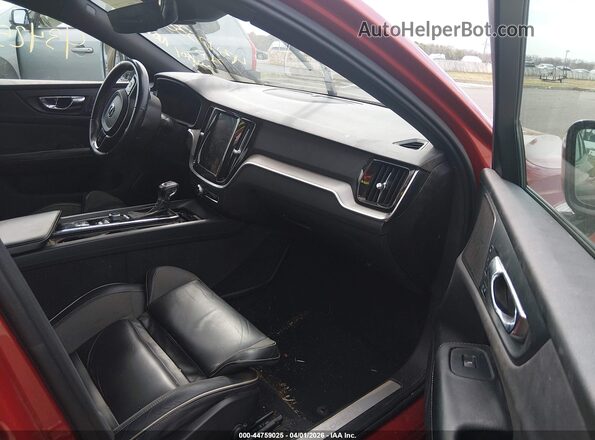 7JRA22TM4KG004573 2019 VOLVO S60 Красный Вид салона спереди