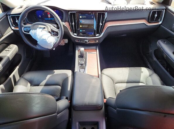 7JRL12TL5RG282444 2024 VOLVO S60 Бирюзовый Вид панели приборов