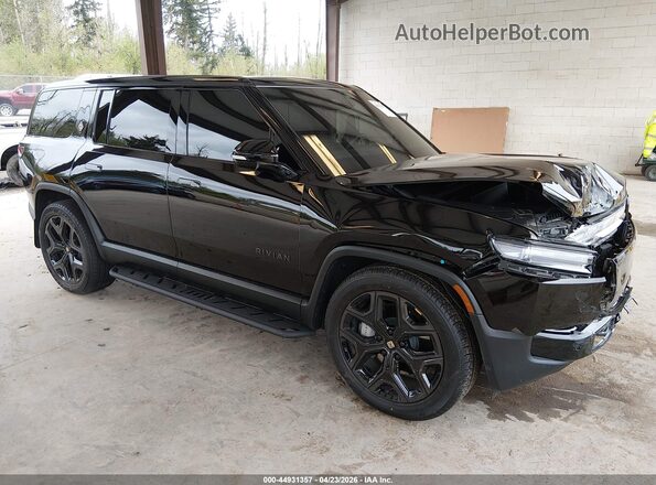 7PDSGCBA5TN088071 2026 RIVIAN R1S Черный Передняя правая четверть