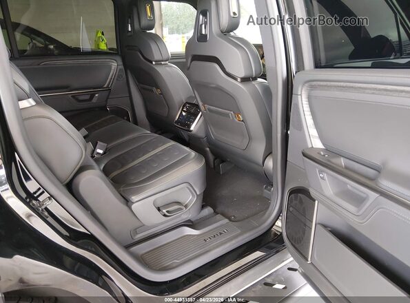 7PDSGCBA5TN088071 2026 RIVIAN R1S Черный Вид наклейки с VIN-кодом