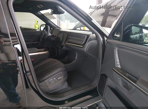 7PDSGCBA5TN088071 2026 RIVIAN R1S Черный Вид салона спереди