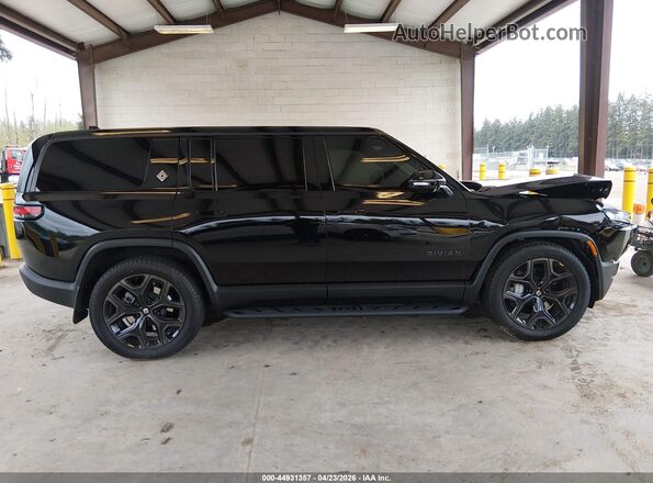 7PDSGCBA5TN088071 2026 RIVIAN R1S Черный Панорамный вид салона 360°