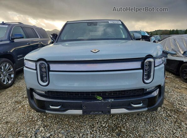 7PDSGCBA8RN038614 2024 RIVIAN R1S Gray Widok z przodu