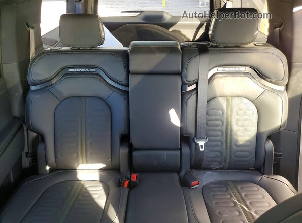 7PDSGGBA1TN080010 2026 RIVIAN R1S Silver Вид задніх сидінь