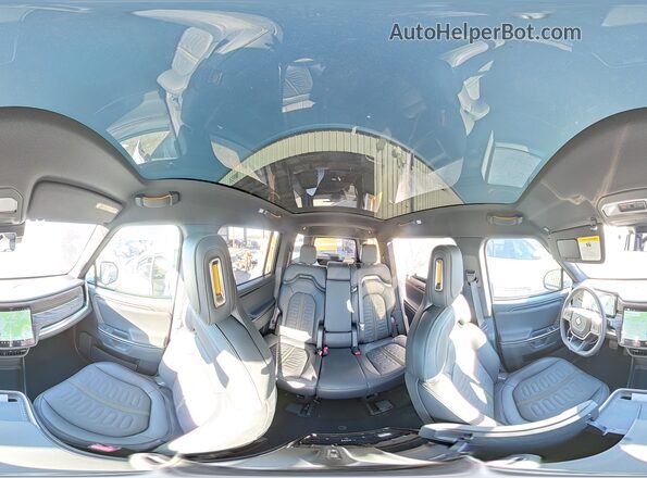 7PDSGGBA1TN080010 2026 RIVIAN R1S Silver Панорамний вид салону 360°