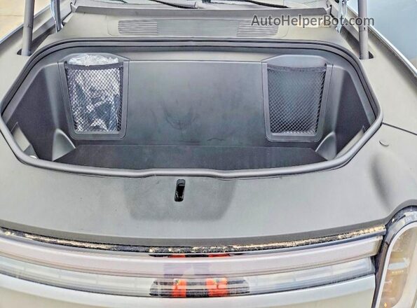 7PDSGGBA7TN079539 2026 RIVIAN R1S Серебряный Вид подкапотного пространства