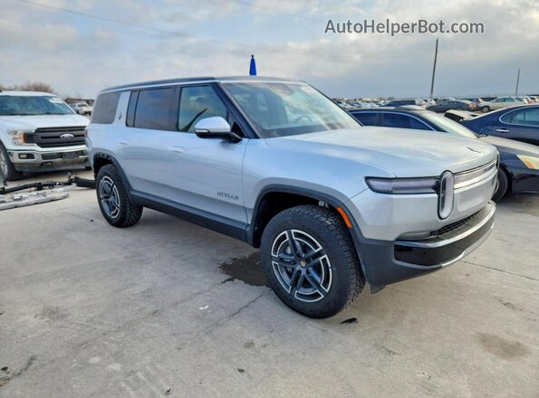 7PDSGGBA7TN079539 2026 RIVIAN R1S Серебряный Передняя правая четверть