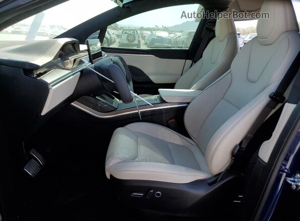 7SAXCBE60NF334071 2022 TESLA MODEL Синий Вид салона спереди