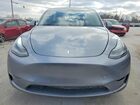 2025 Tesla Model Y Серебряный vin: 7SAYGAEE1SF304745