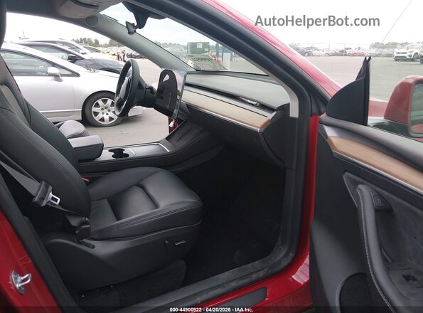 7SAYGAEE2PF910482 2023 TESLA MODEL Y Red Widok wnętrza z przodu