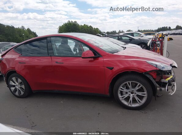 7SAYGAEE2PF910482 2023 TESLA MODEL Y Red Widok wnętrza z tyłu