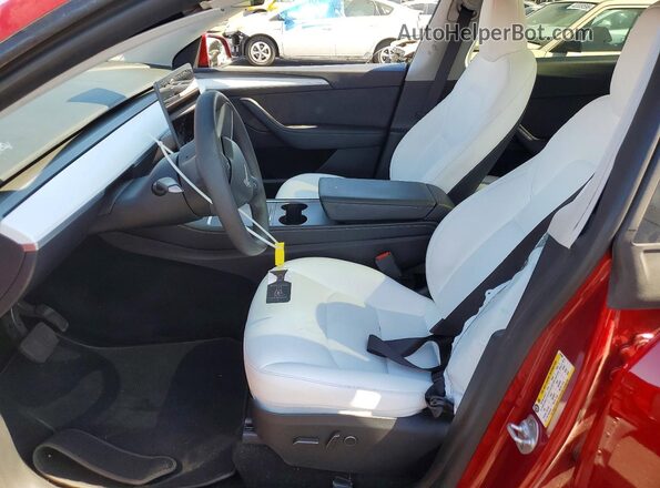 7SAYGAEE6RF057068 2024 TESLA MODEL Red Widok wnętrza z przodu