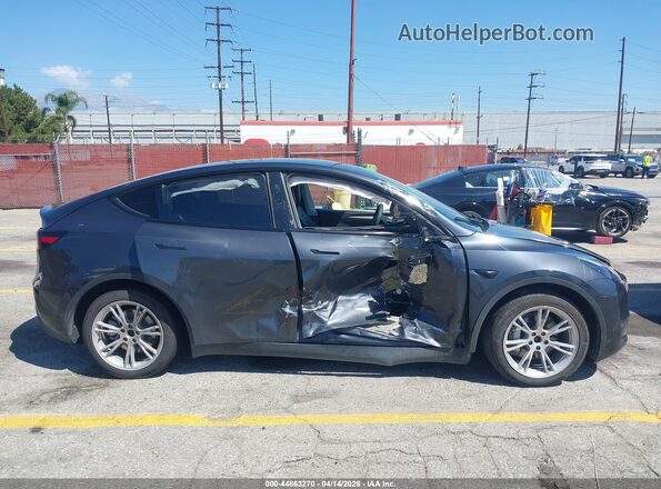 7SAYGAEE8RF034696 2024 TESLA MODEL Y Gray Vista interior trasera