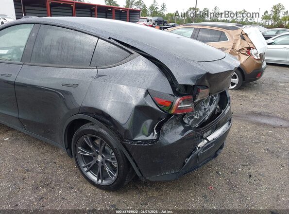 7SAYGDED0SF228847 2025 TESLA MODEL Y Gray Vista frontal
