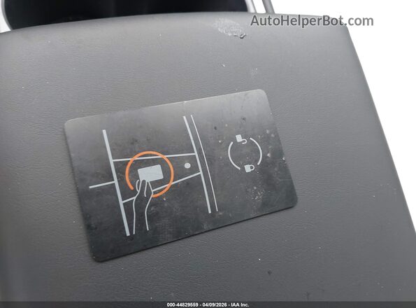 7SAYGDED0SF231375 2025 TESLA MODEL Y Gray წინა პანელის ხედი