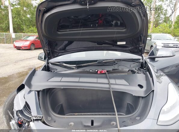7SAYGDED0SF231375 2025 TESLA MODEL Y Gray უკანა ხედი