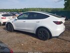 2024 Tesla Model Y Long Range Single Motor Rear-wheel Drive/rwd White vin: 7SAYGDED2RA332070
