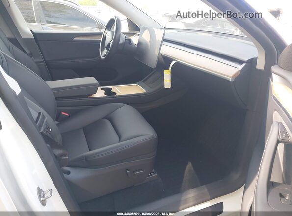 7SAYGDED2RA332070 2024 TESLA MODEL Y White Вид салону спереду