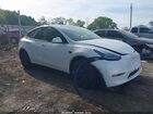 2024 Tesla Model Y Long Range Single Motor Rear-wheel Drive/rwd White vin: 7SAYGDED2RA332070