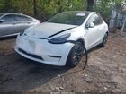 2024 Tesla Model Y Long Range Single Motor Rear-wheel Drive/rwd White vin: 7SAYGDED2RA332070