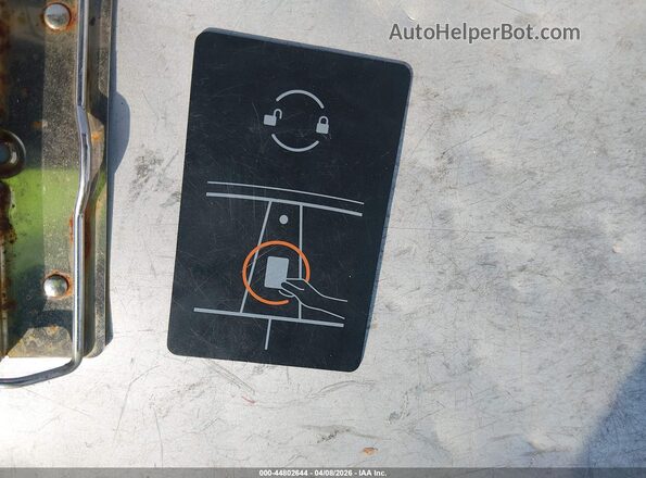 7SAYGDED2SA337839 2025 TESLA MODEL Y White Vista del salpicadero