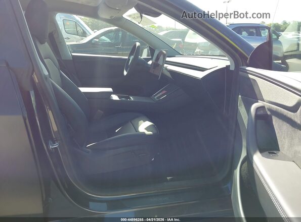 7SAYGDED2TF379786 2026 TESLA MODEL Y Черный Вид салона спереди