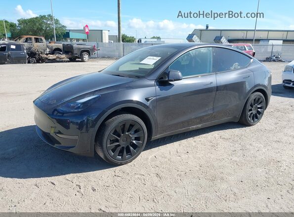 7SAYGDED3RF167357 2024 TESLA MODEL Y Gray Передня ліва чверть