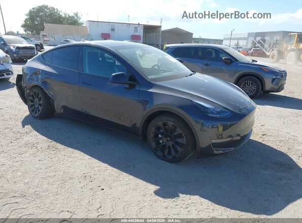 7SAYGDED3RF167357 2024 TESLA MODEL Y Gray Передня права чверть