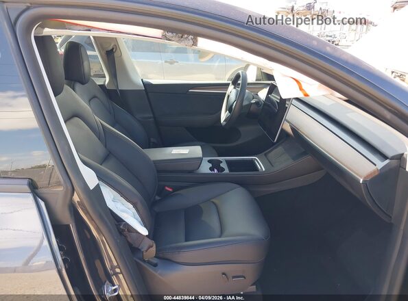 7SAYGDED3RF167357 2024 TESLA MODEL Y Gray Вид салону спереду