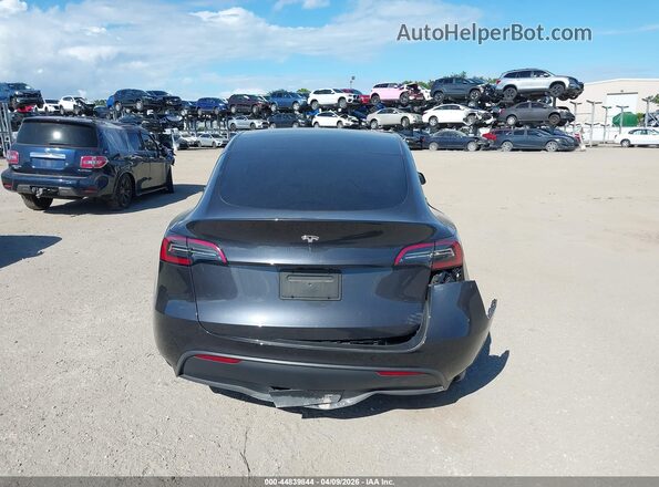 7SAYGDED3RF167357 2024 TESLA MODEL Y Gray 