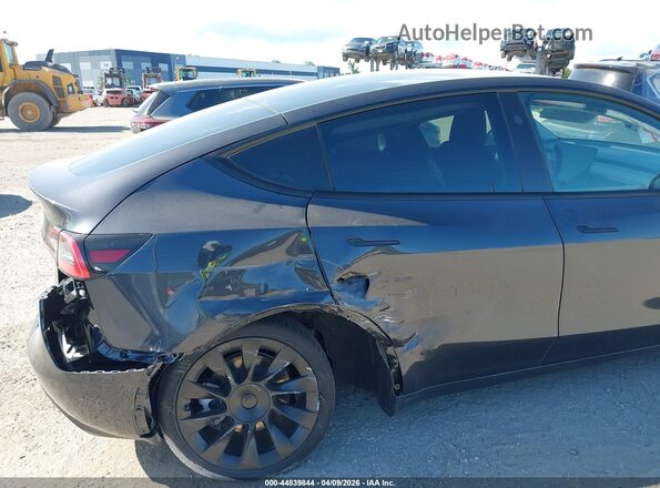 7SAYGDED3RF167357 2024 TESLA MODEL Y Gray Вид спереду