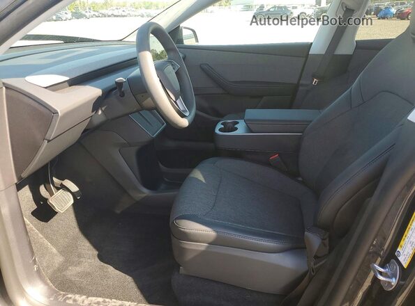 7SAYGDED3TA590847 2026 TESLA MODEL Черный Вид салона спереди