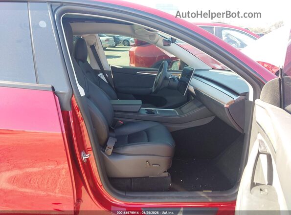 7SAYGDED5RF168607 2024 TESLA MODEL Y Red Вид салону спереду